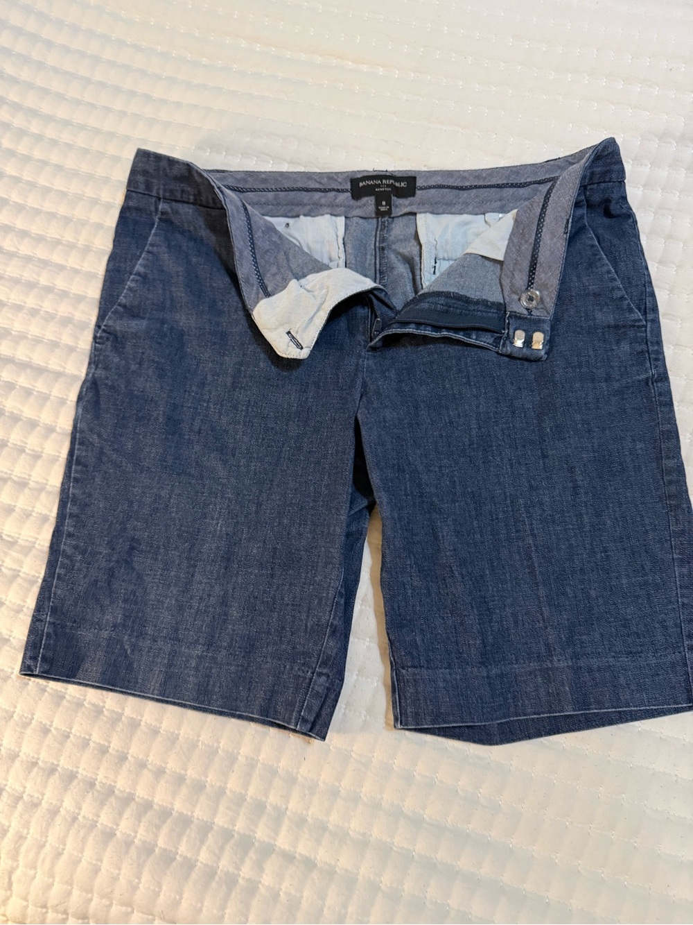 Banana Republic woman’s  Hampton Fut Denim Blue Shorts